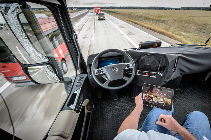 Illustration for article titled 'Autonomous Driving Long-Distance Trucks Will Be A Reality In Ten Years'